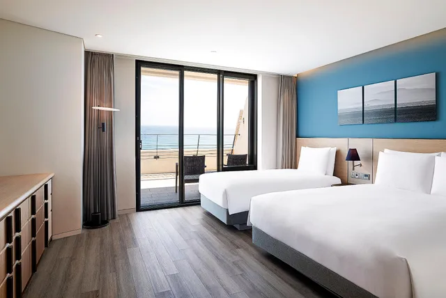 غرفة ديلوكس عائلية بسريرين منفصلين بإطلالة على البحر، Parnas Hotel Jeju 1/2