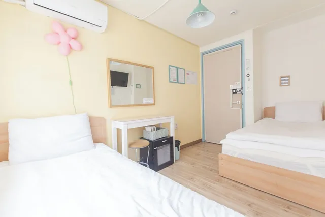 Room, Twin Beds, External Bathroom، Hongdae Style Guesthouse 1/10