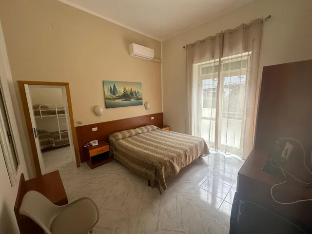 غرفة رباعية، Hotel Germania 2/8