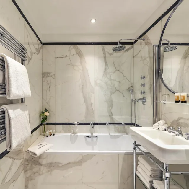 غرفة سوبيريور بسرير كينج، Hotel Westminster 4/5