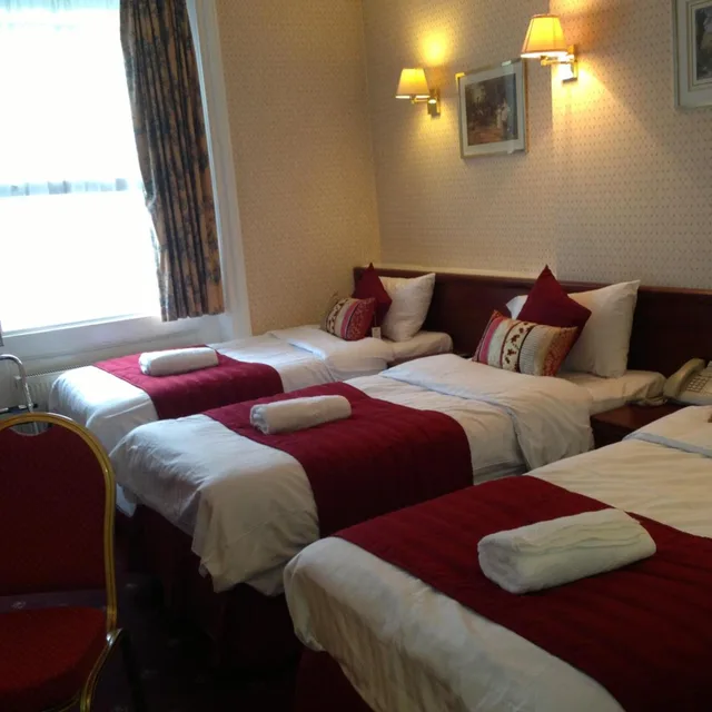 غرفة عائلية، Avon Hotel 1/2