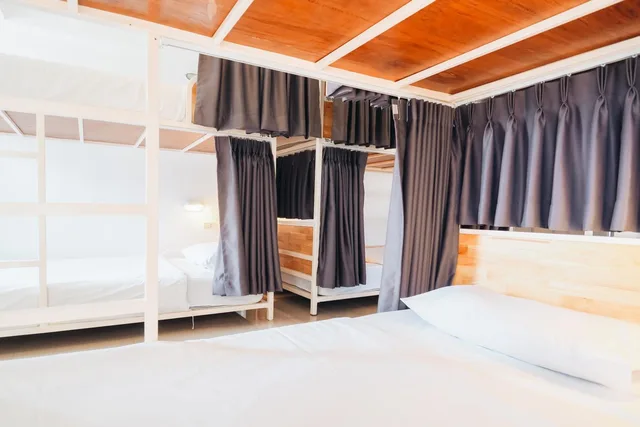Mixed Dorm, Loyy Hotel 5/10