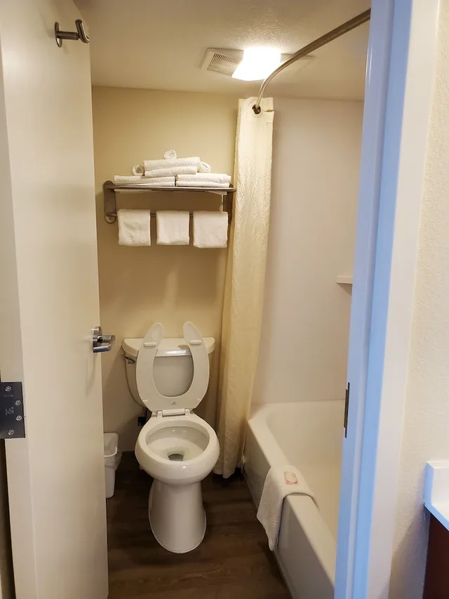 غرفة قياسية بسرير كوين، Suburban Studios Middlesboro 5/5
