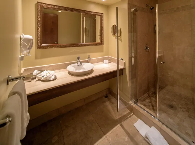 Standard, Multiple Beds، Hotel Brossard 2/2