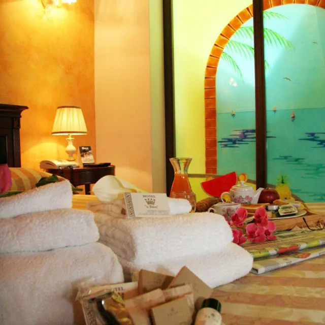 غرفة ثلاثية، Hotel U Bais 5/8