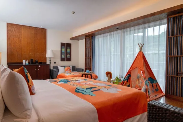 Theme, Guest Room, Family, King Bed, Garden View, Sofa, Balcony، Le Meridien Shimei Bay Beach Resort & Spa 2/3