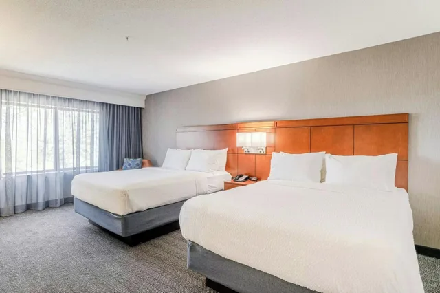 Room, Multiple Beds, Accessible, Courtyard By Marriott Burlington Williston 1/3