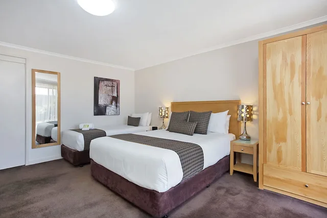 غرفة بريميوم بسرير كوين وسرير فردي، Country Comfort Warrnambool 3/9