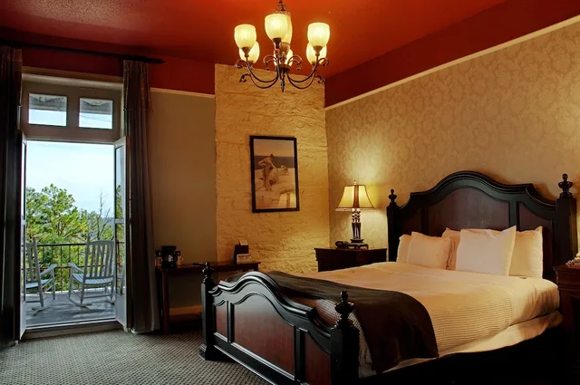 Premium, Single, King Bed, Resort View, The Crescent Hotel And Spa 2/3