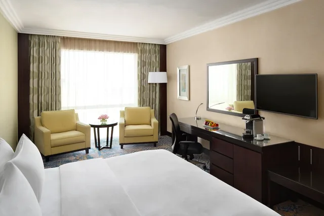 Standard, King Bed, Club Floor، فندق كراون بلازا جدة(Crowne Plaza Jeddah) 6/10