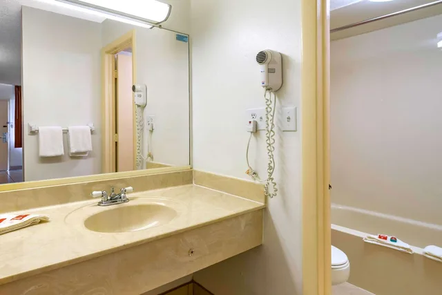 غرفة بسريرين مزدوجين، Econo Lodge Fort Myers Cape Coral 3/3