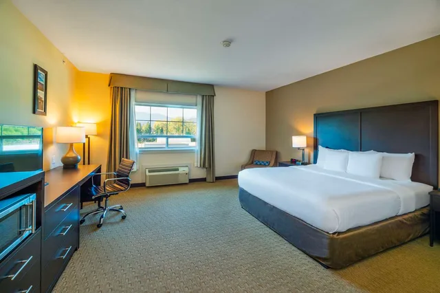غرفة بسرير كينج لذوي الإعاقة، Comfort Inn & Suites Terrace 2/5