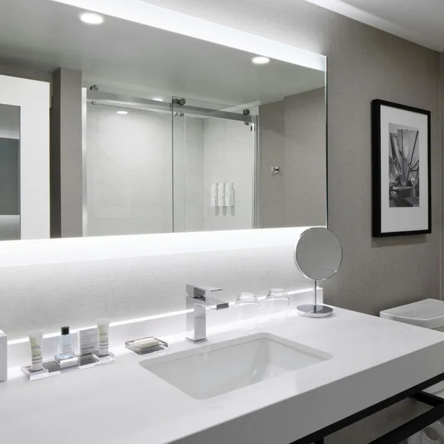 Room, King Bed, Concierge Level، Toronto Airport Marriott 6/6