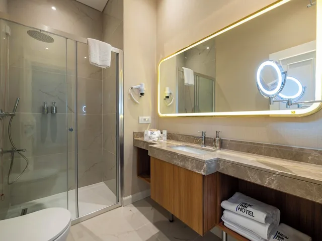 غرفة ديلوكس بسرير كوين مع أريكة، NEW INN HOTEL Old Town 8/8