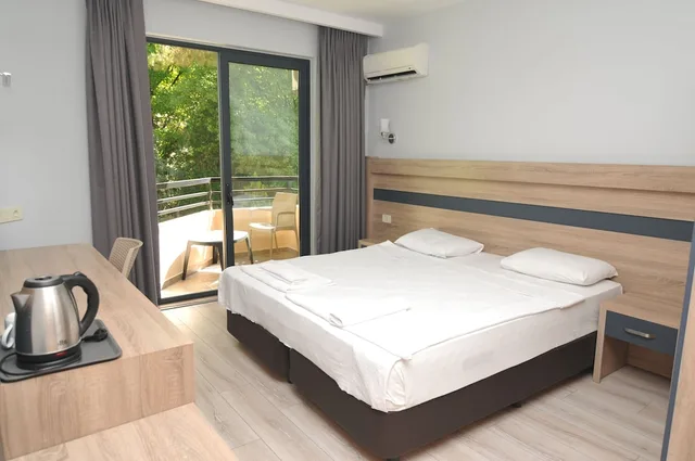Standard, Queen Bed, Club Palm Garden Keskin 1/9