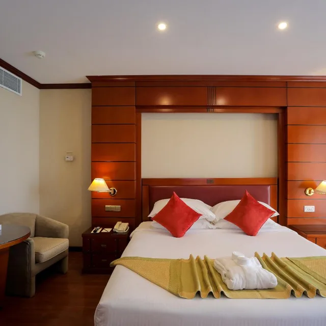 غرفة ديلوكس بسرير كينج بإطلالة على المسبح، فندق موفنبيك جدة(MOVE INN Jeddah Hotel) 1/10