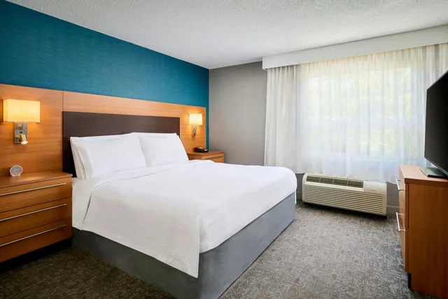 جناح بسريرين كينج بغرفتي نوم مع أريكة، TownePlace Suites by Marriott Mississauga – Airport Corporate Centre 1/6