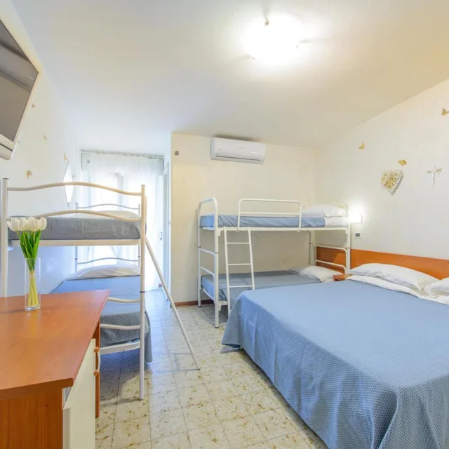 Family 6، Hotel Caraibi 1/6