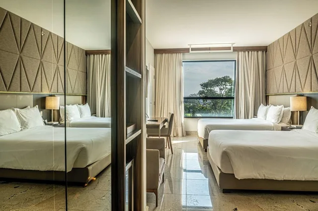 غرفة ديلوكس بسرير مزدوج أو سريرين منفصلين بإطلالة على المسبح بغرفة نوم واحدة، DoubleTree by Hilton Foz do Iguacu 7/10