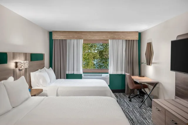 غرفة قياسية بسرير كينج في طابق مرتفع، Holiday Inn Express And Suites Hayward 4/9