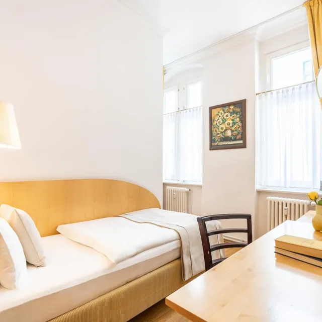 Room, Single, Garner Hotel Berlin Messe by IHG 3/9