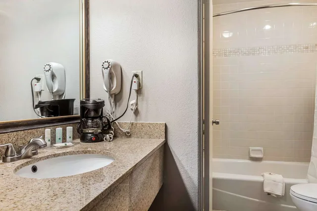 غرفة بسرير كينج لذوي الإعاقة، Quality Inn Fallbrook I 15 4/4