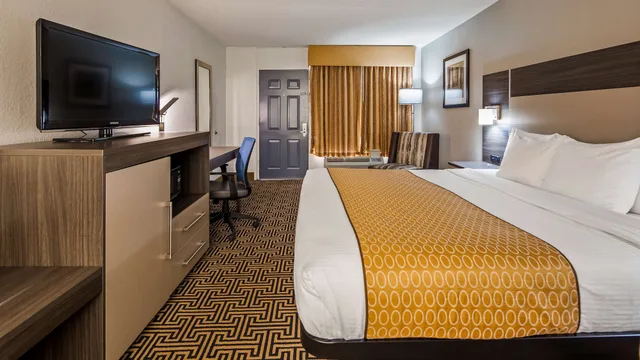 غرفة قياسية بسرير كينج، Best Western Central Inn 2/5