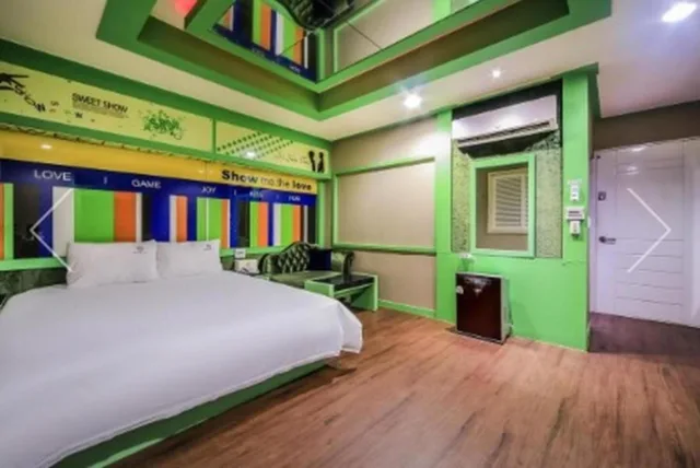 غرفة اقتصادية بسرير كوين، Show Hotel 2/2