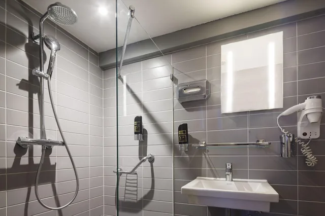 غرفة عائلية، Hotel CC 3/3