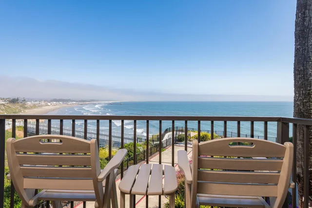 غرفة سيغنتشر بسرير كينج، Pacific Point Resort 1/1