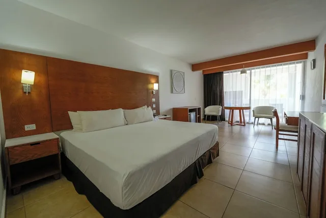 غرفة جونيور بسرير كينج، Cozumel Hotel & Resort 1/2