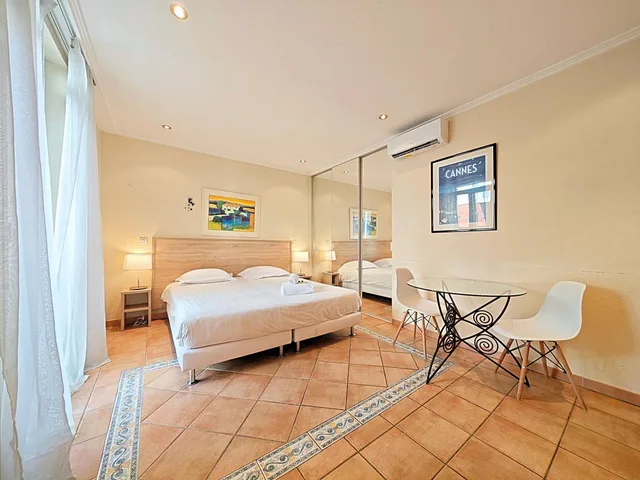 Studio, No Elevator، Le Florian Hotel 4/7