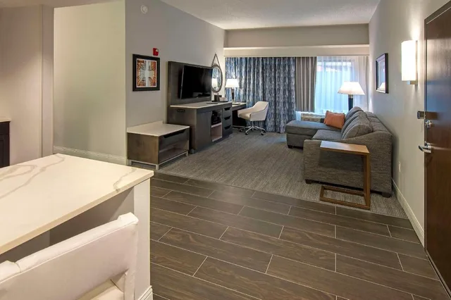 جناح بسرير كينج مع أريكة لذوي الإعاقة، Hampton Inn Suites Fairfield 2/4