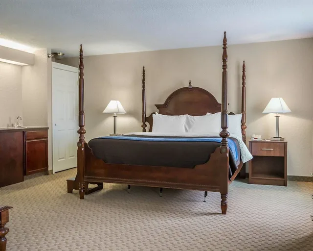 غرفة قياسية بسرير كينج مع أريكة، Candlewood Suites Dixon by IHG 2/2