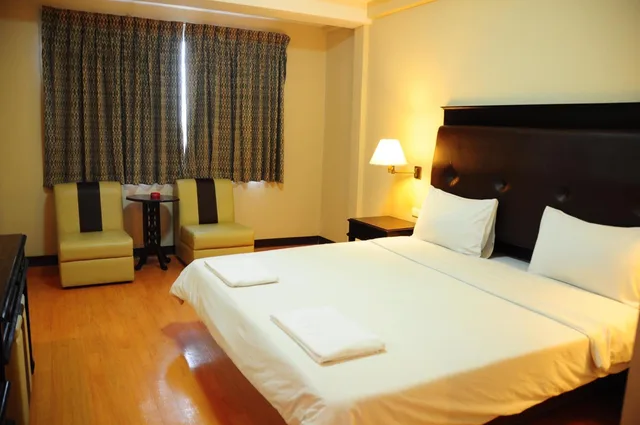 غرفة قياسية بسرير كينج، Roma Hotel 1/3