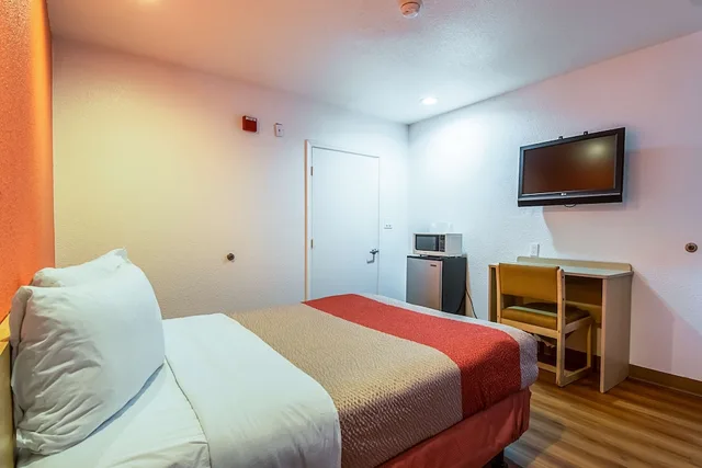 غرفة قياسية بسرير مزدوج لذوي الإعاقة، Motel6 Bakersfield, CA - Airport 2/7
