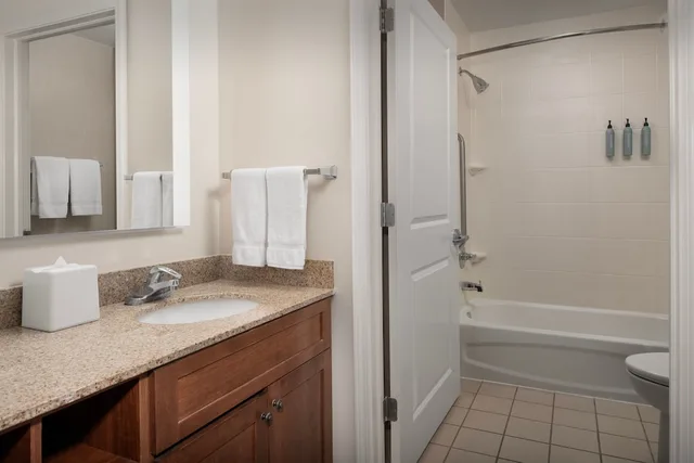 استوديو بسرير كينج مع أريكة، Residence Inn by Marriott Fayetteville Cross Creek 3/5