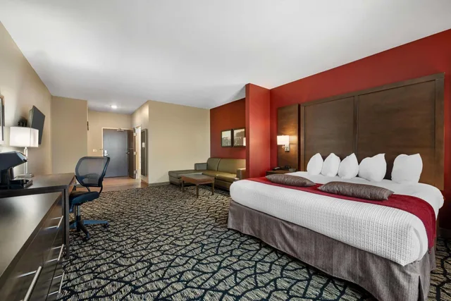 Suite, King Bed, Chaise View، Best Western Plus Lakeview Hotel 2/3