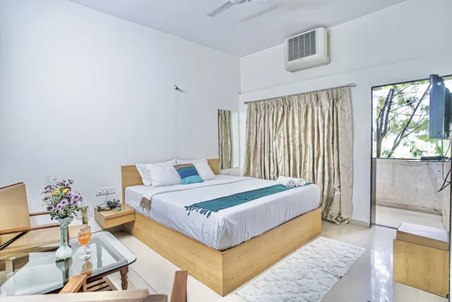 غرفة ديلوكس بسرير كينج، Hotel Kaka's Sai Krupa 2/3
