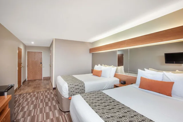 غرفة قياسية بسريرين كوين، Microtel Inn Suites By Wyndham Springfield 1/8