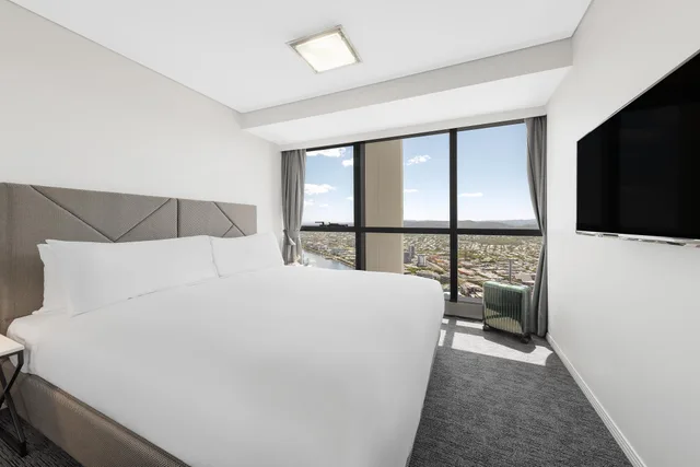 Altitude, 3 Bedrooms, Suite, Meriton Suites Herschel Street 1/1