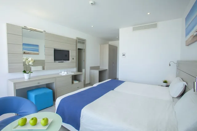 غرفة سوبيريور بسرير مزدوج بإطلالة على البحر، Limanaki Beach Hotel & Suites 2/7
