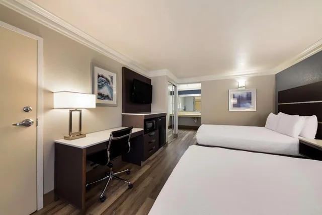 غرفة بسريرين كوين لذوي الإعاقة، Best Western Inn & Suites Lemoore 4/5