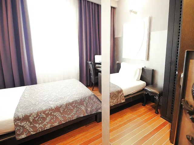 غرفة تنفيذية بسرير كوين، Borghese Palace Art Hotel 1/4