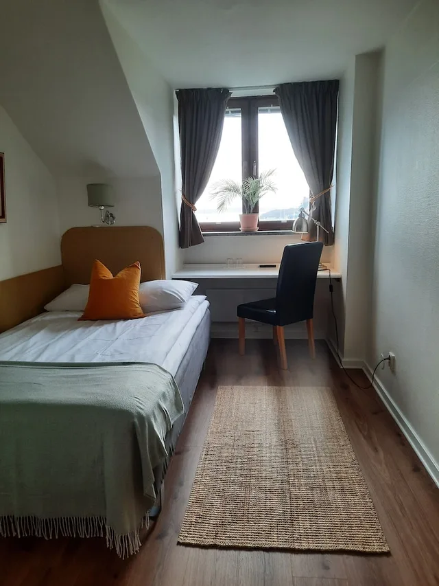 غرفة بسرير مزدوج مفردة بسرير فردي، Hotell Lysekil 4/10