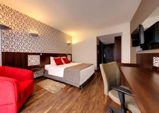 Standard, Queen Bed, Quality Hotel Curitiba 1/3