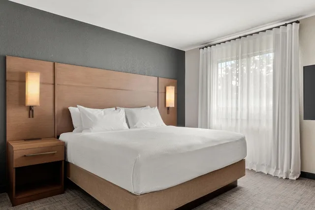 Studio, King Bed, Sofa, Residence Inn by Marriott Laval 1/5