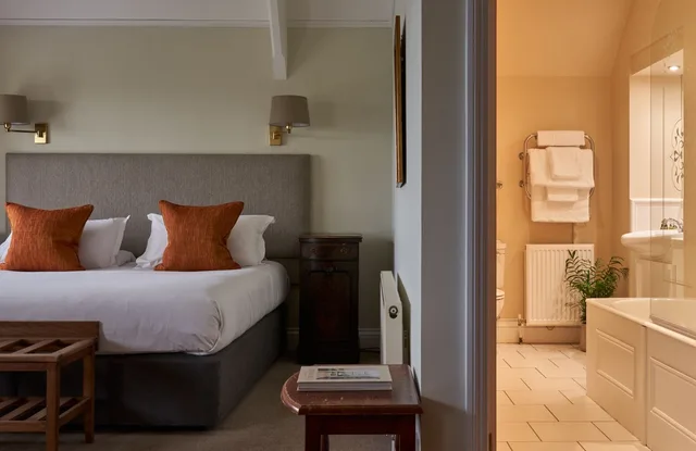 Manor, Deluxe, Double Bed, The Mole Resort 3/4