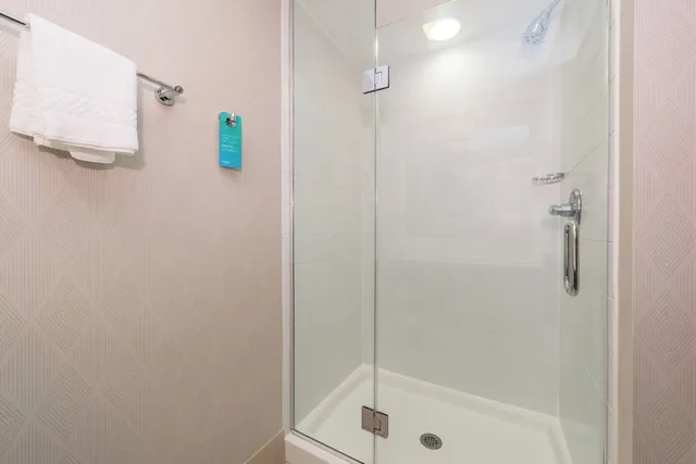 جناح بسرير كينج مع سرير سحّاب إضافي لذوي الإعاقة، SpringHill Suites Huntsville Downtown 6/7