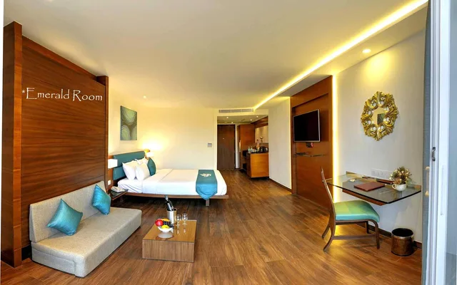 Emerald, Deluxe, Queen Bed، Roopa Elite 1/1